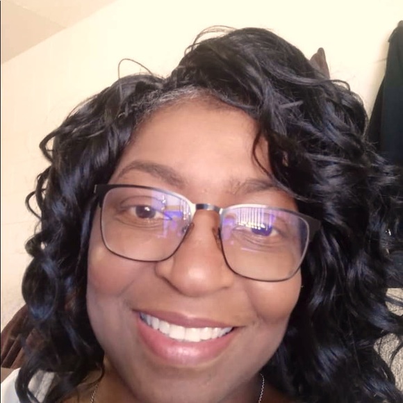 Meet your Posher, Claudia - Picture 2 of 2